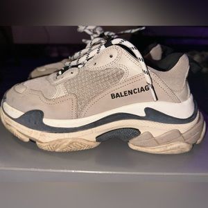 >>Balenciaga Triple S<<